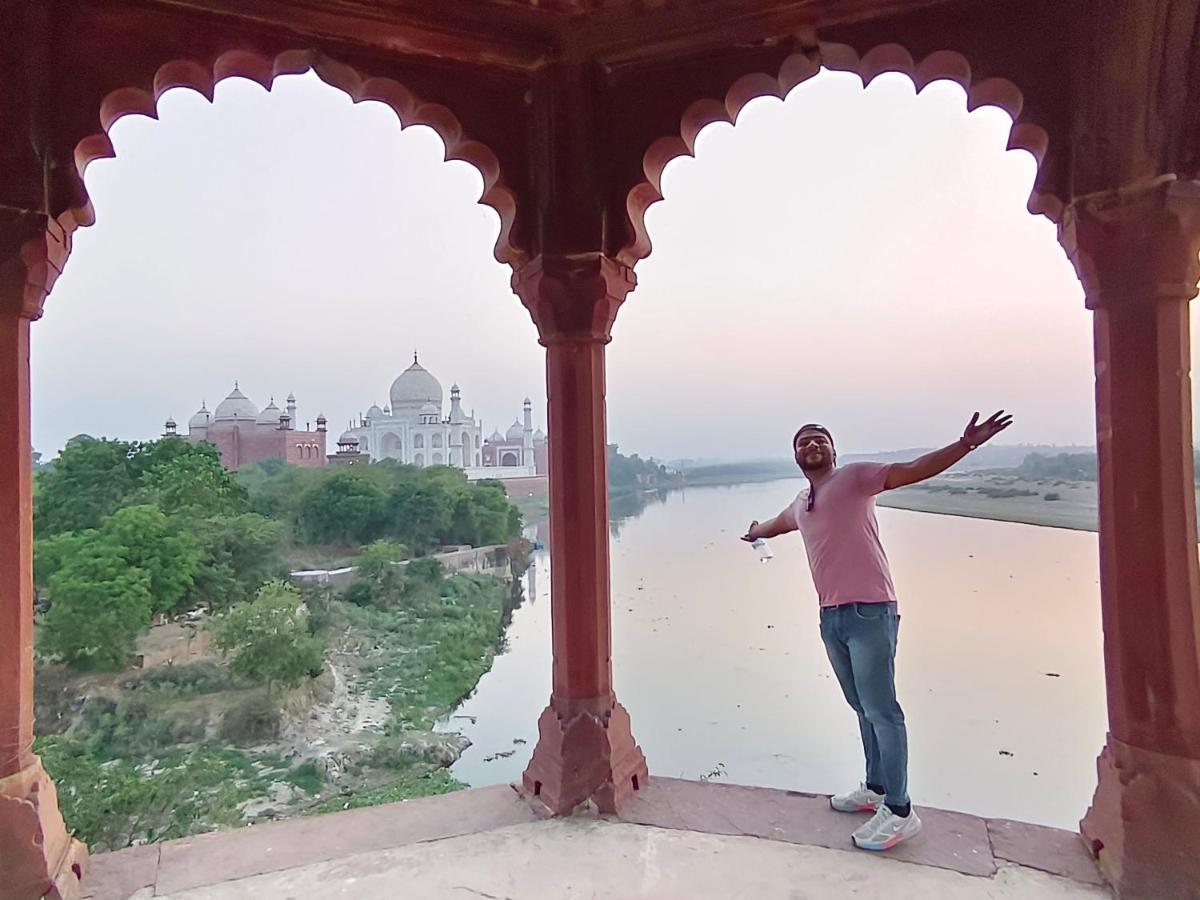 Hotel India Inn Walking Distance From Taj Mahal-- Rooftop Taj Mahal View 아그라 외부 사진