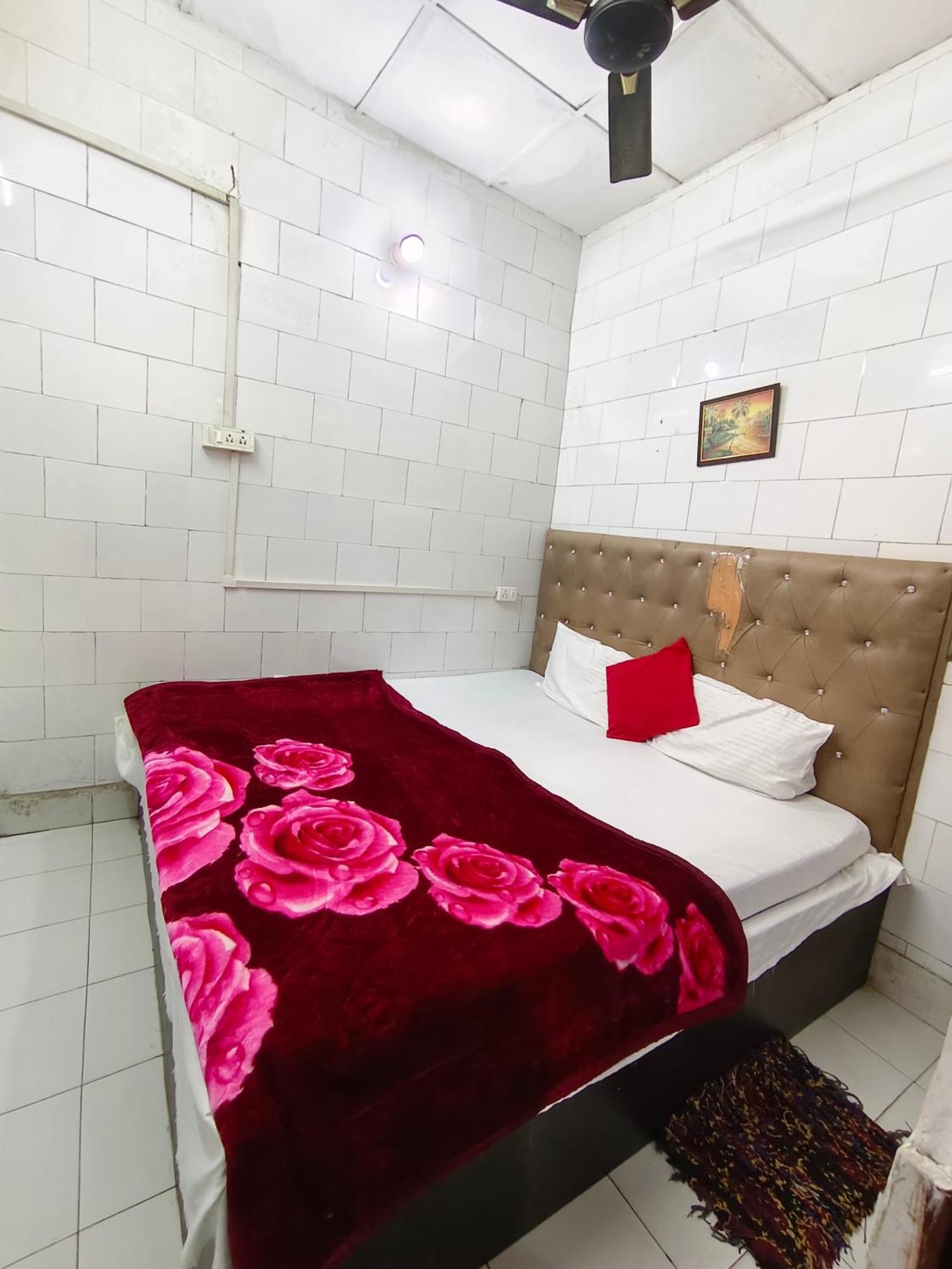Hotel India Inn Walking Distance From Taj Mahal-- Rooftop Taj Mahal View 아그라 외부 사진