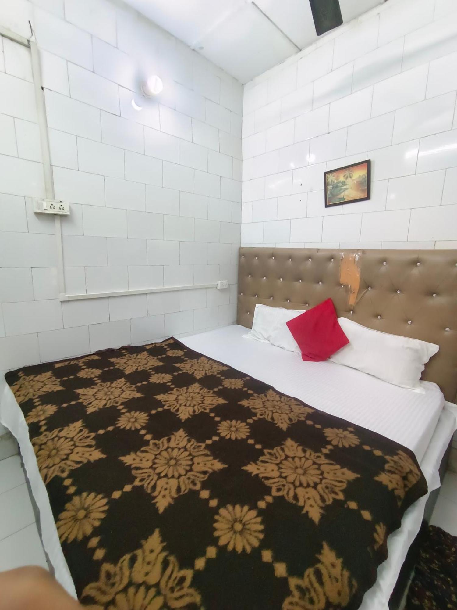 Hotel India Inn Walking Distance From Taj Mahal-- Rooftop Taj Mahal View 아그라 외부 사진