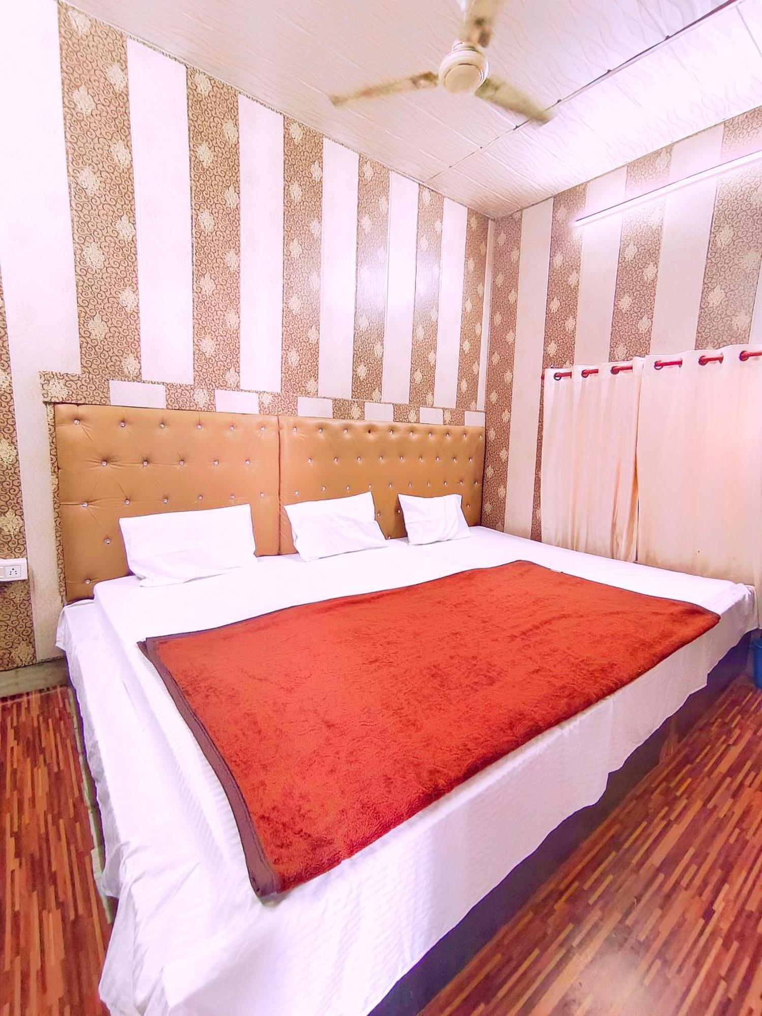 Hotel India Inn Walking Distance From Taj Mahal-- Rooftop Taj Mahal View 아그라 외부 사진