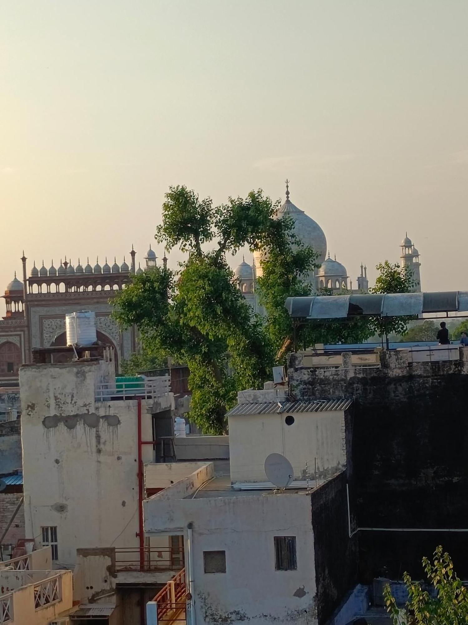 Hotel India Inn Walking Distance From Taj Mahal-- Rooftop Taj Mahal View 아그라 외부 사진