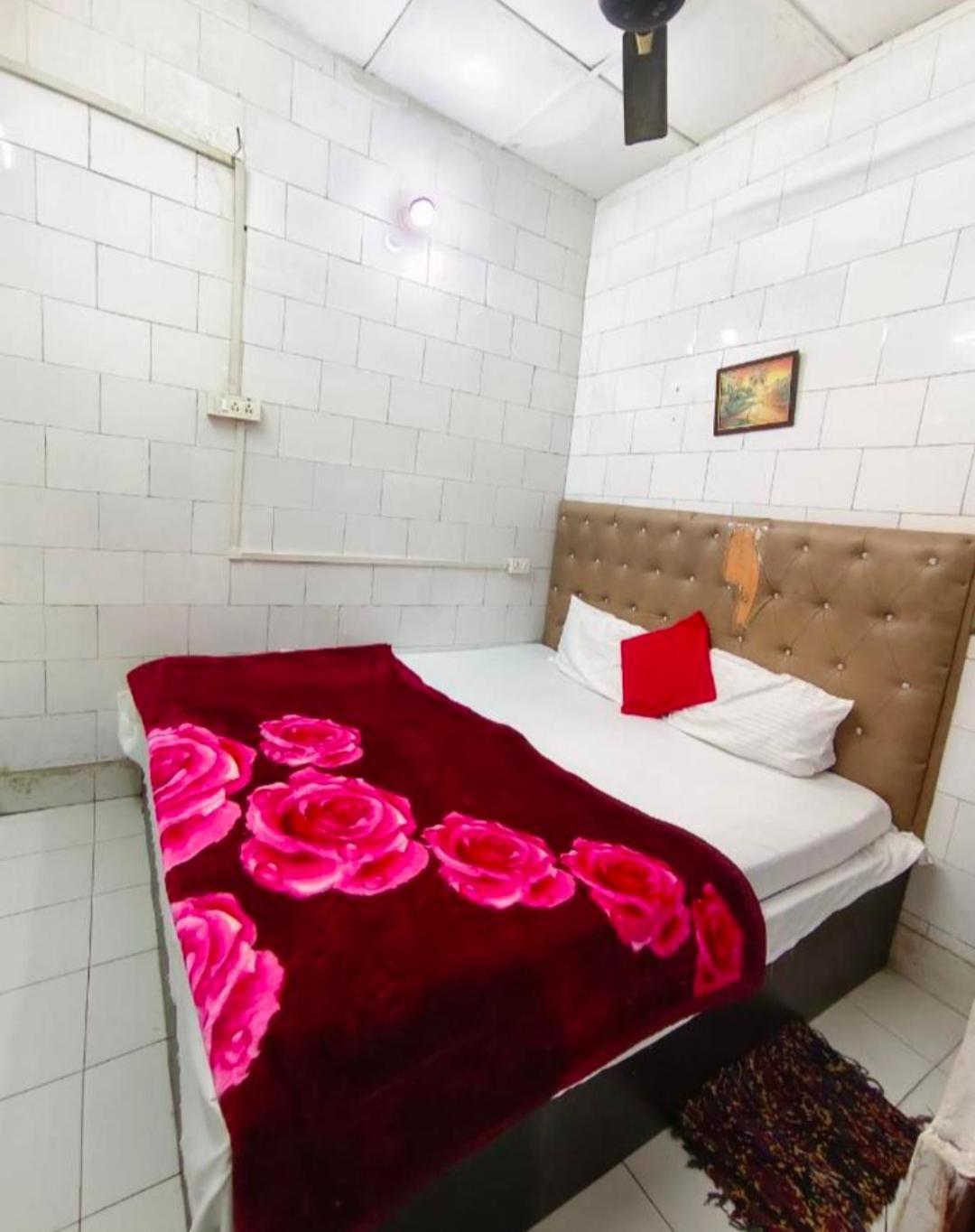 Hotel India Inn Walking Distance From Taj Mahal-- Rooftop Taj Mahal View 아그라 외부 사진