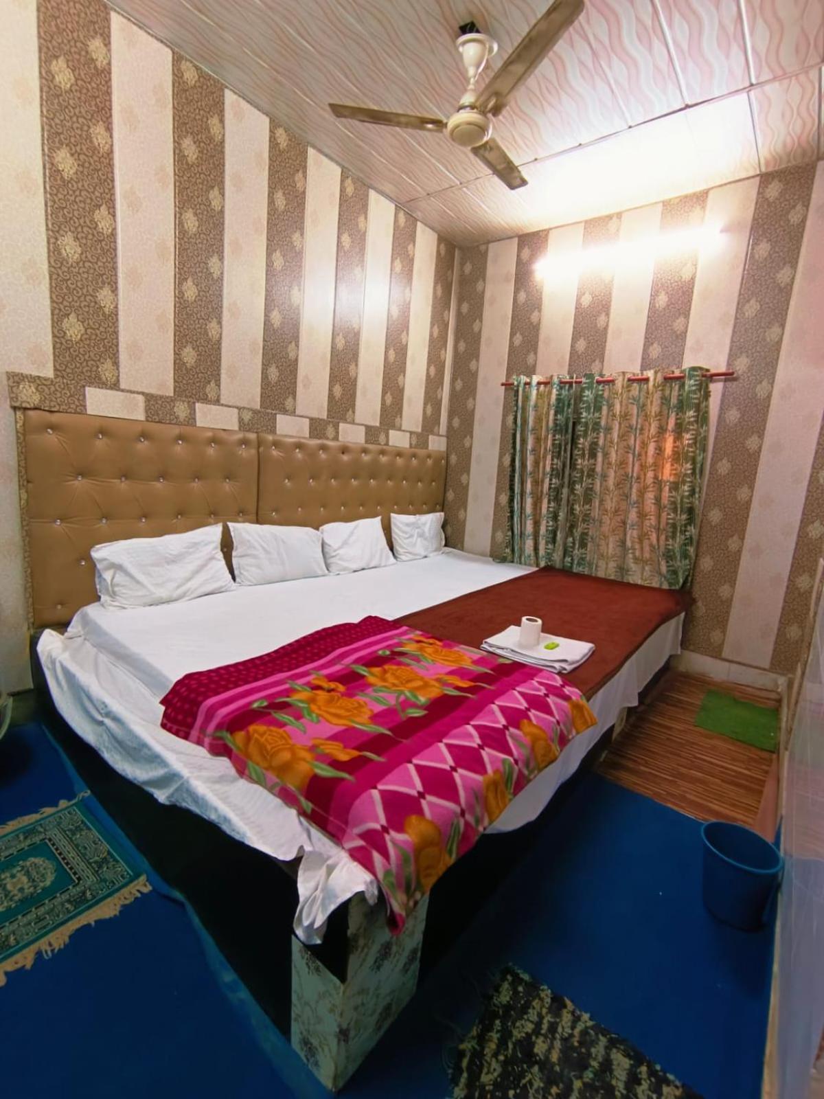 Hotel India Inn Walking Distance From Taj Mahal-- Rooftop Taj Mahal View 아그라 외부 사진